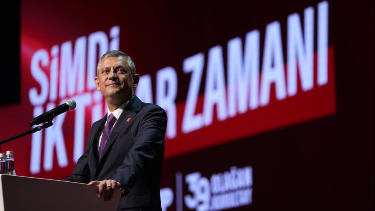 Son dakika... CHP'nin 39'uncu Kurultayı'nda Özgür Özel yeniden genel başkan seçildi