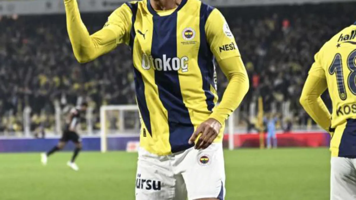 Fenerbahçe'de ilk ayrılık belli oldu! Yıldız isim veda ediyor