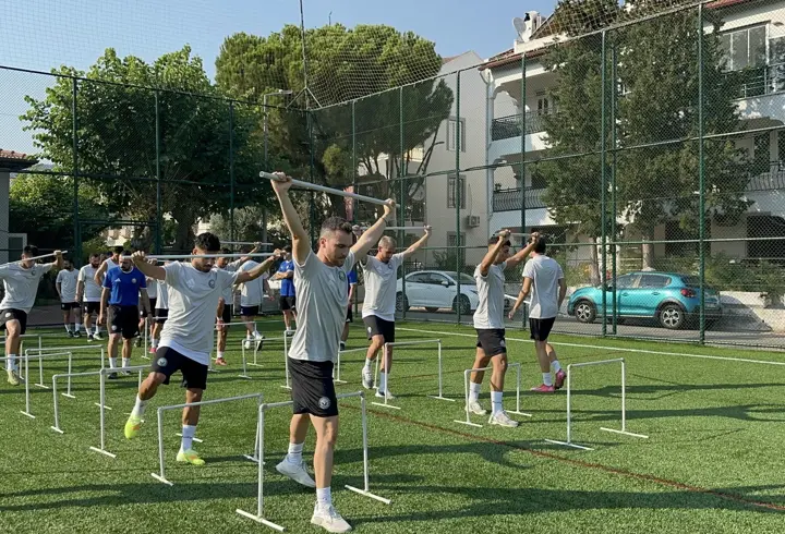 Marmaris Belediyespor FK sahaya indi