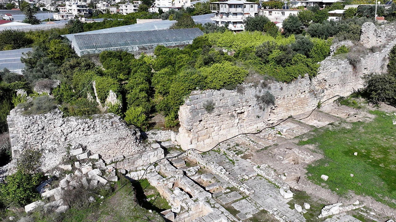 Limyra Antik Kenti'nde 43 yıldır aranan Zeus Tapınağı bulundu