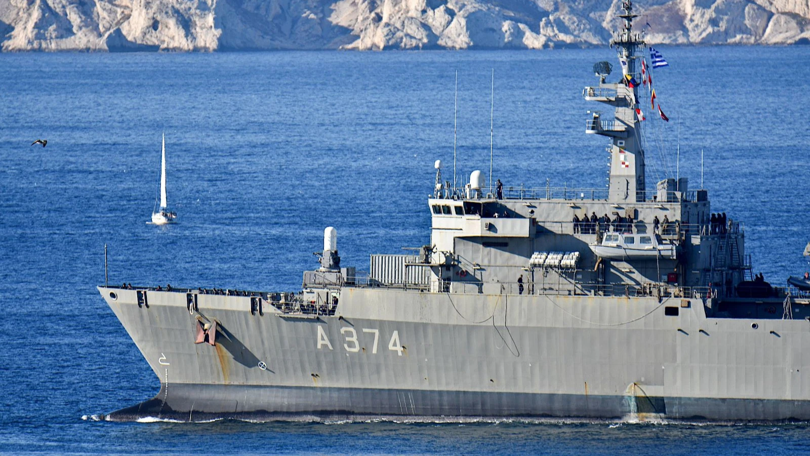 Yunanistan'da tüm ordular aynı anda harekete geçti