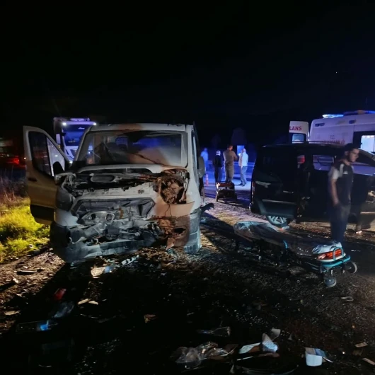 Manisa'da zincirleme kaza: Biri ağır 5 yaralı var