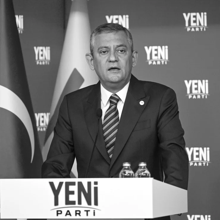 Uçum 'Seçim Tarihi' Vermişti: Özel 'Meclis'teki Kurşun Askerler'i Sordu