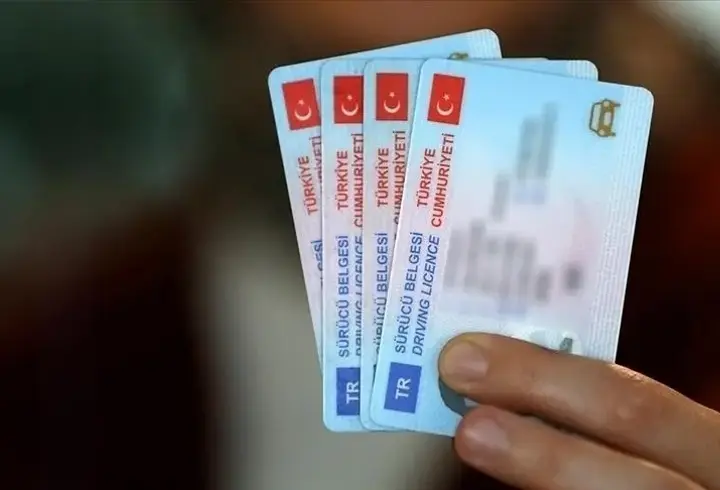 Eski ehliyetlerle araç kullananlara çifte ceza ve sigorta şoku!