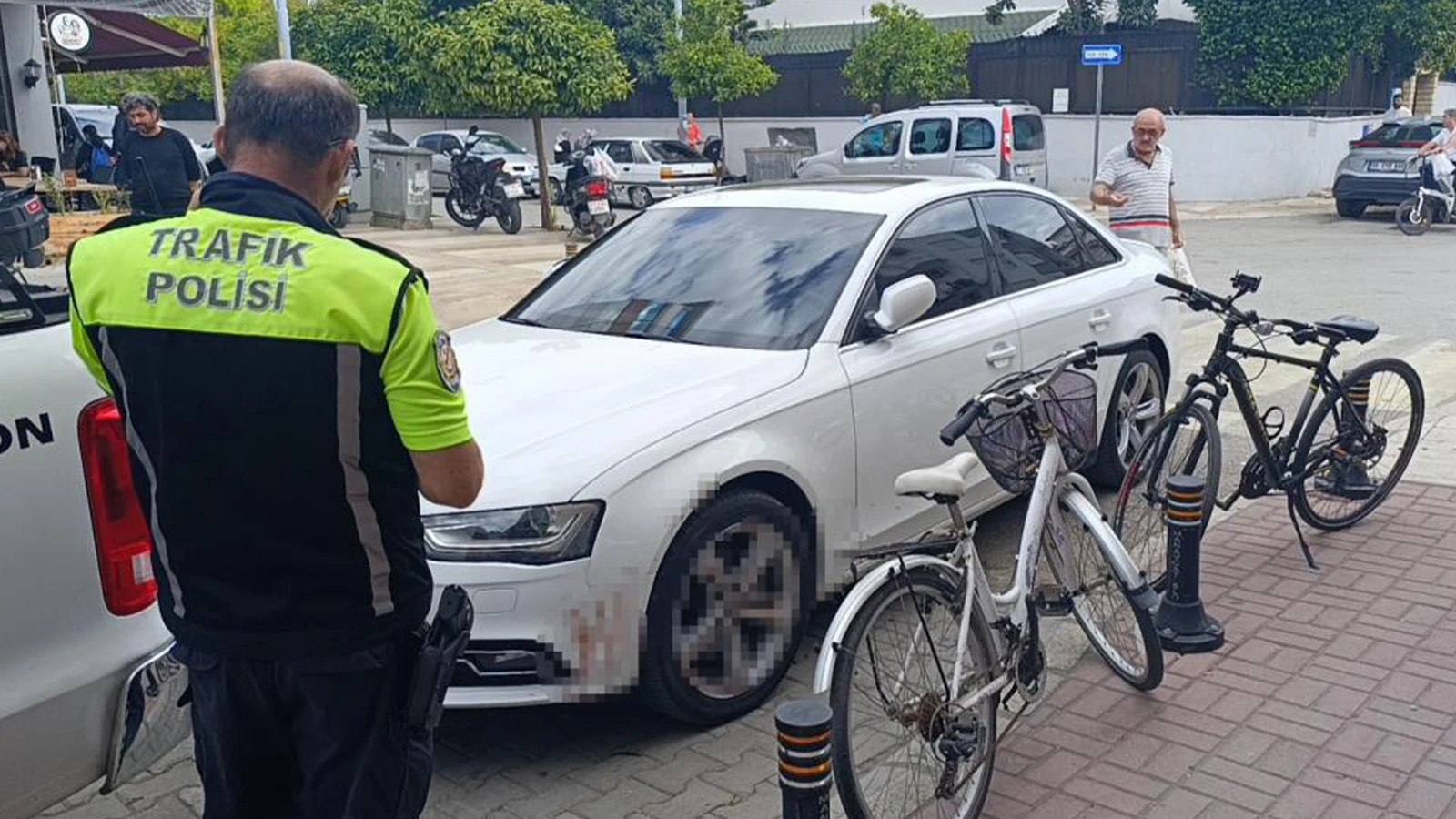 Polisi alarma geçiren ihbar! "Araçta kan var"