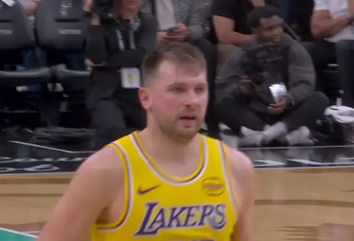 Triple-double yaparak yıldızlaşan Luka Doncic, mağlubiyeti önleyemedi