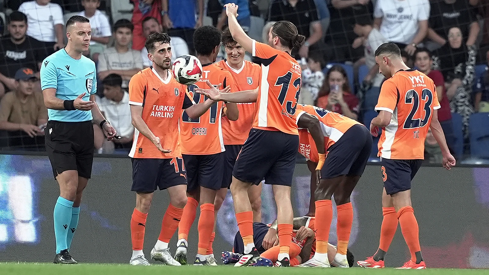 Başakşehir, UEFA Konferans Ligi'nde play-off turu biletini kaptı