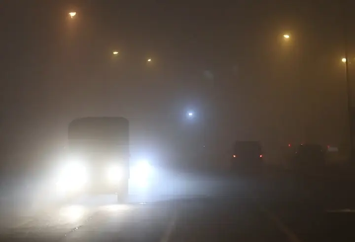 Diyarbakır’da yoğun sis; görüş mesafesi 10 metreye düştü, uçuşlar iptal edildi