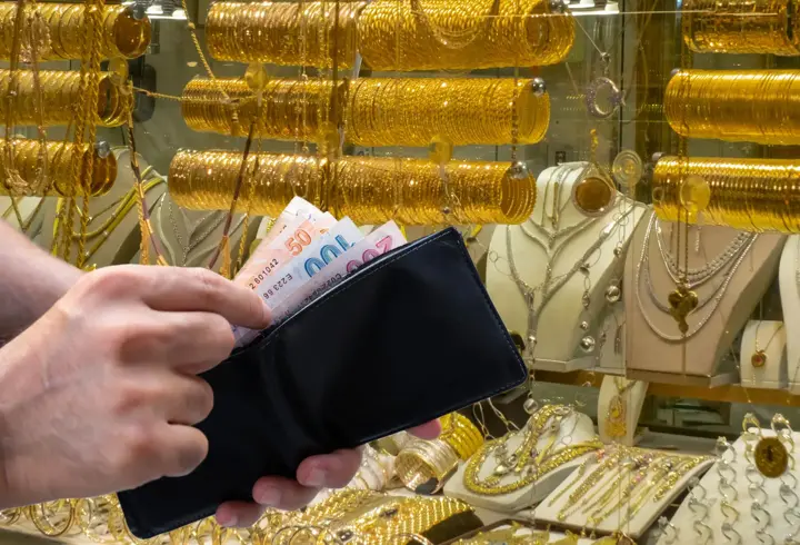 Yatırımcılar dikkat! Gram altında sert düşüş sonrası iki kritik tahmin