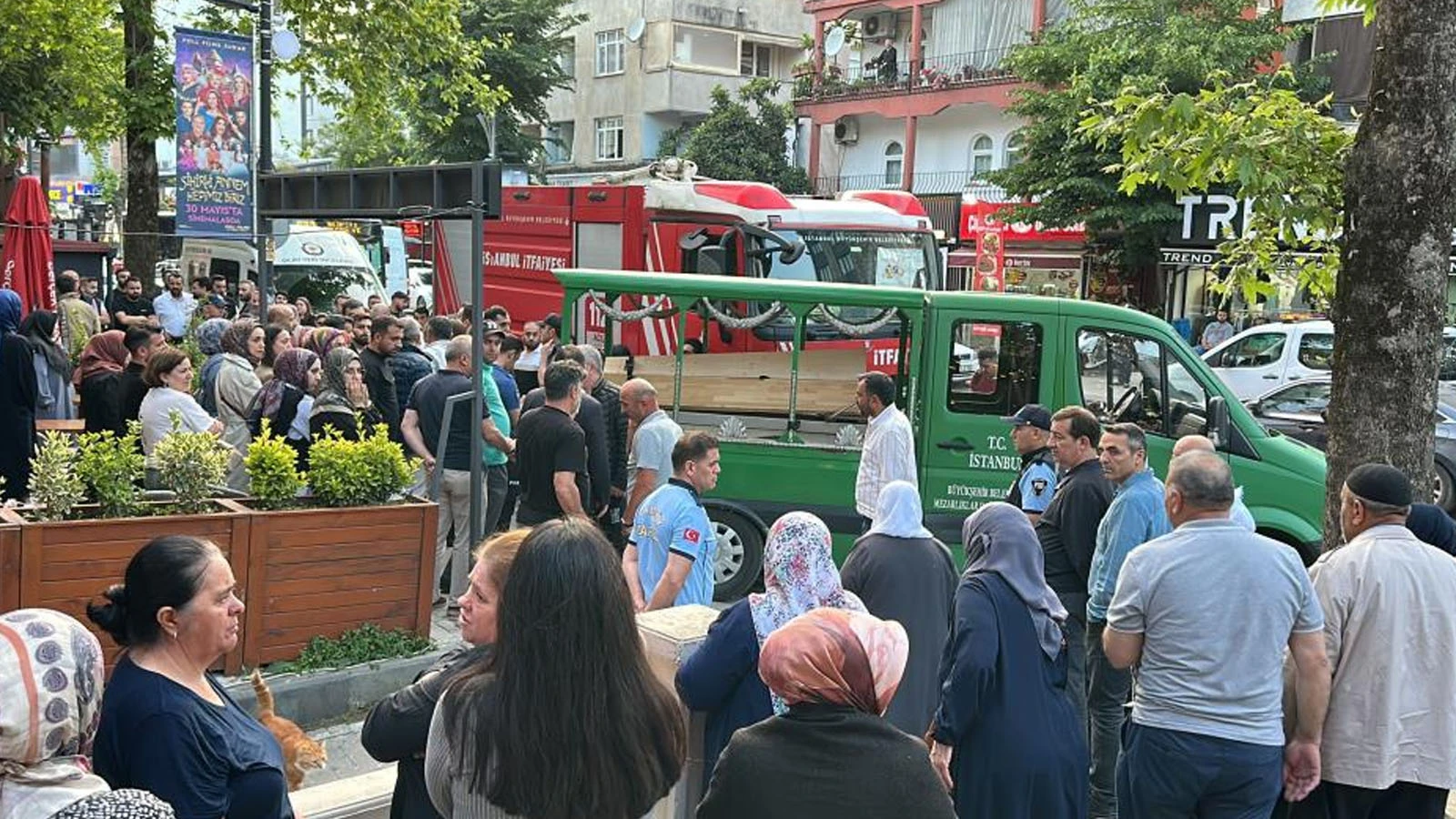 Çekmeköy'de apartman dairesinde yangın! 75 yaşındaki kadın can verdi