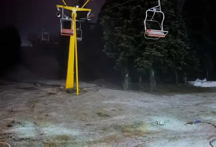 Uludağ’ın zirvesinde kar yağışı etkili oldu