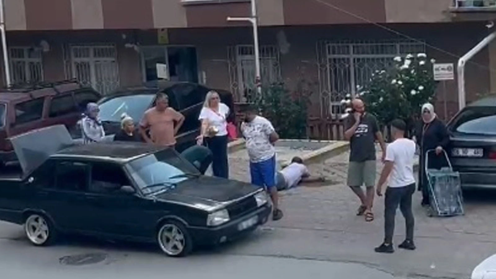 Ankara'da sokakta kriz geçiren 2 kişi hayatını kaybetti