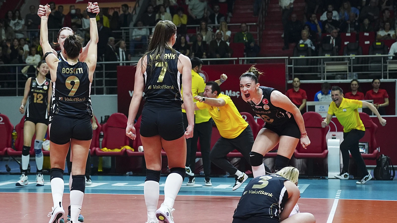 VakıfBank, Eczacıbaşı'na set vermedi