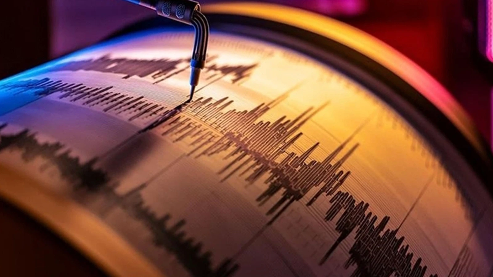 Ege’de 5.1 büyüklüğünde deprem: Çanakkale'de de hissedildi