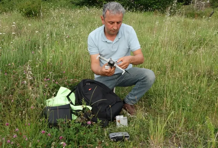Öğretmenin dron merakı, yatağa bağımlı meslektaşının gözü oldu