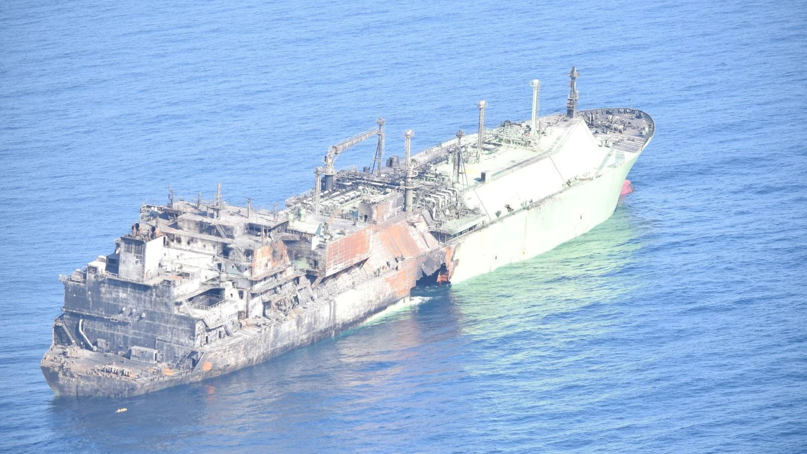 Akdeniz'den yüzen bomba: Mürettebatsız sürüklenen gemide tonlarca yakıt var