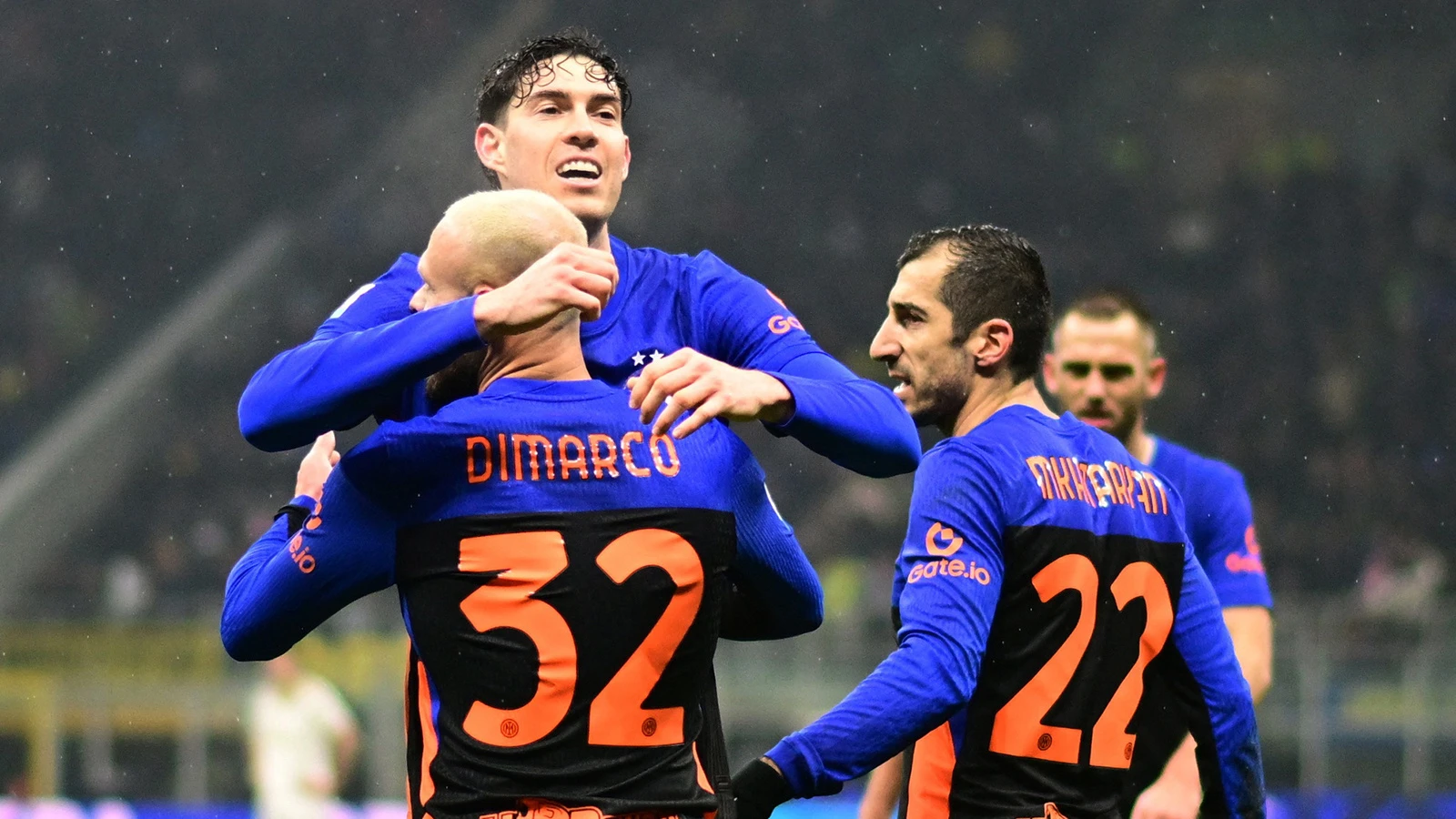 Hakan Çalhanoğlu'ndan yoksun Inter 6 golle kazandı