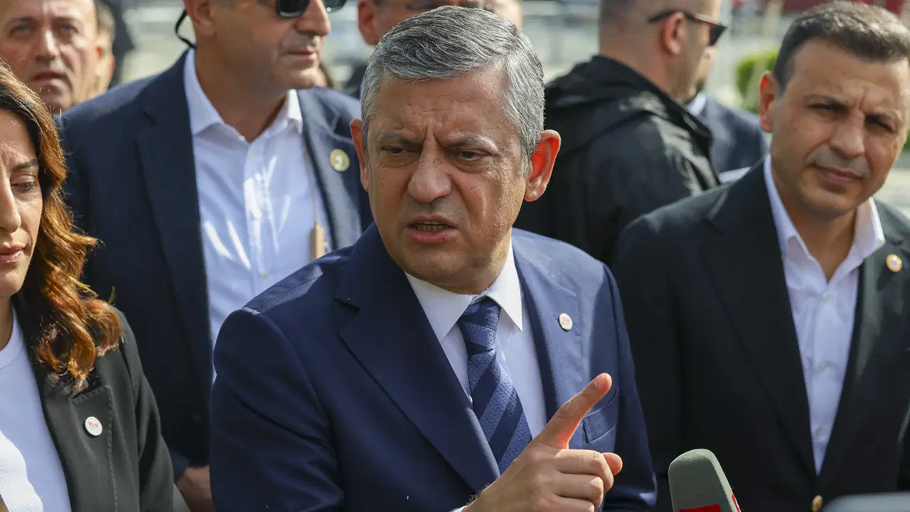 Özgür Özel'den İmamoğlu'nun Savunmasıyla İlgili Açıklama: 'Niye Canlı Yayın İstiyorduk Şimdi Anlıyor Musunuz?'