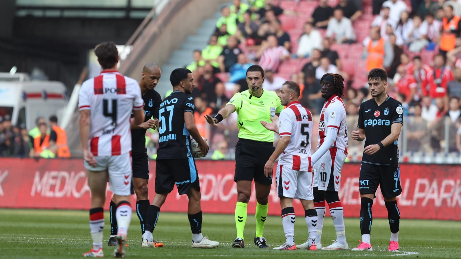 Pfdk'dan 5 Kulübe Para Cezası! 2 Futbolcuya Da Men Cezası