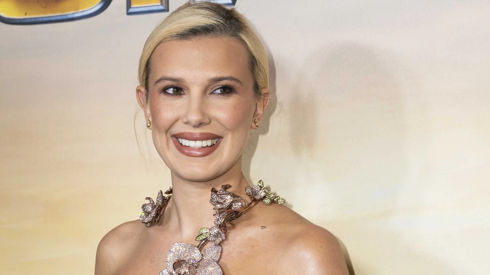 Stranger Things'in yıldızı Millie Bobby Brown bir kız çocuğunu evlat edindi