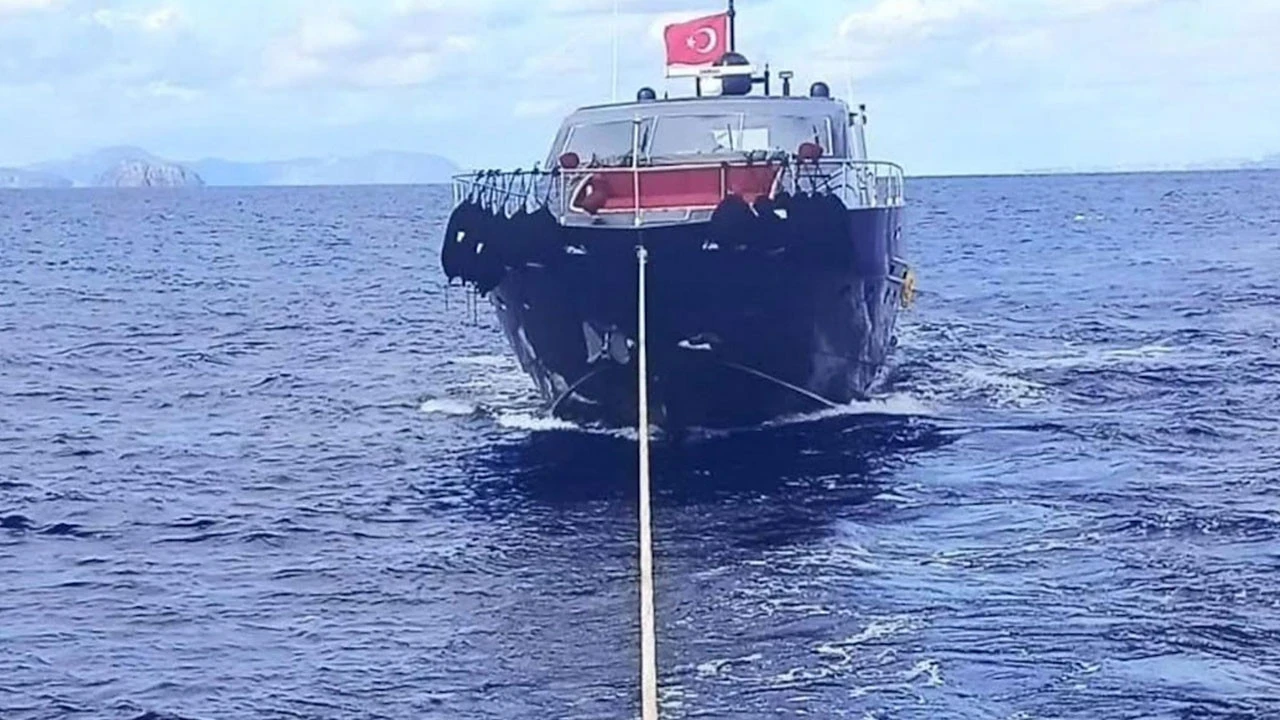 Ege'de Korku Dolu Enlar: Tekne Denizin Ortasında Sürüklenmeye Başladı