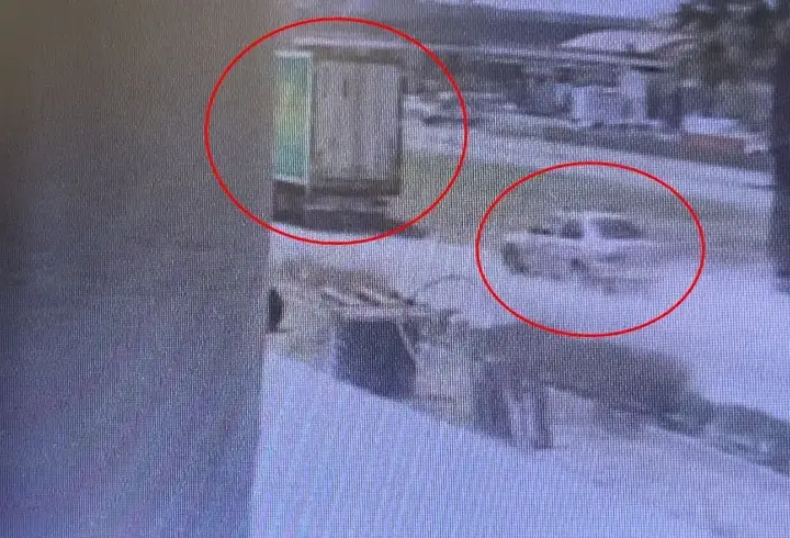 Otomobilin TIR'a çarptığı kaza kamerada: 1 ölü