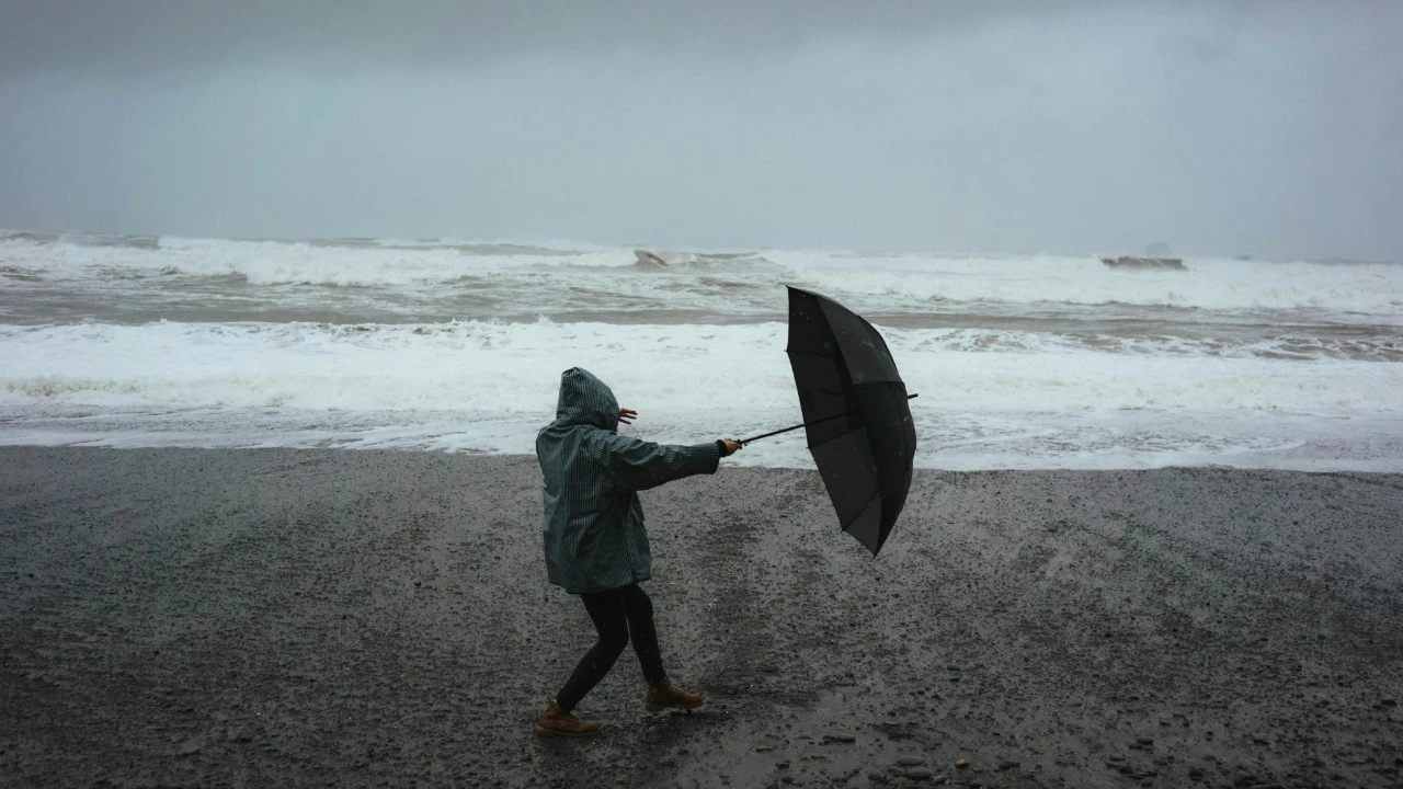 Meteoroloji'den Kuvvetli Rüzgar Uyarısı! Hangi İllerde Etkili Olacak? İşte Hava Durumu Tahminleri...