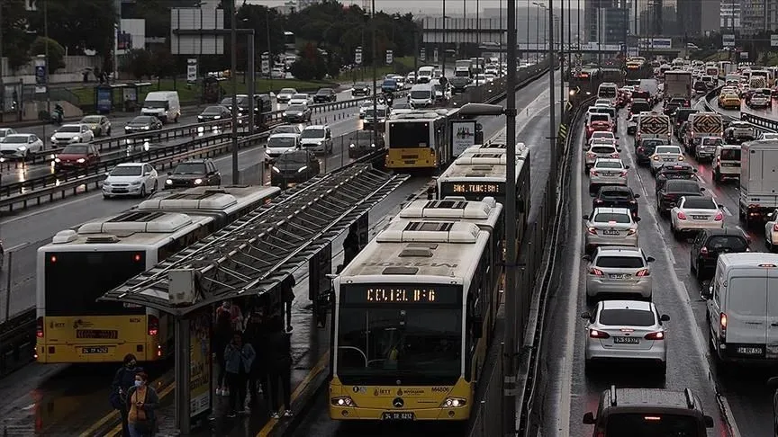 İstanbul'da 30 yaşın üstündeki öğrenciler de indirimli ulaşımdan faydalanabilecek