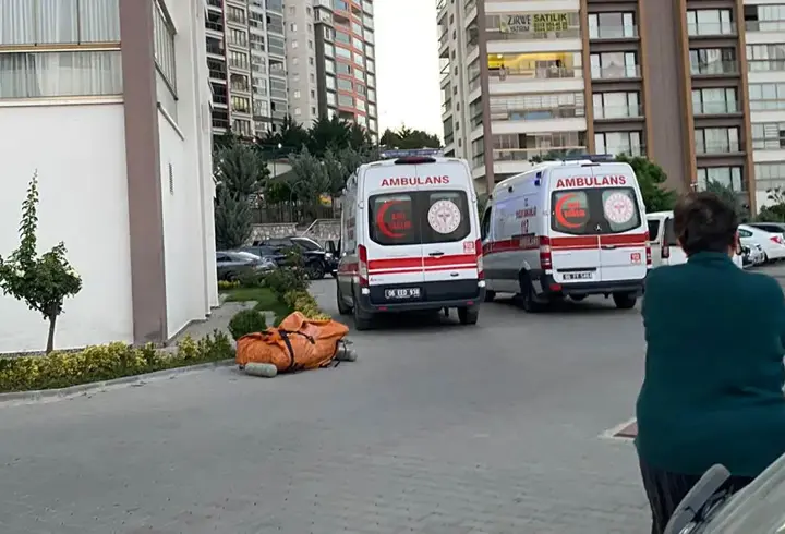 Boşanma aşamasındaki eşini çocuklarının gözü önünde öldürdü