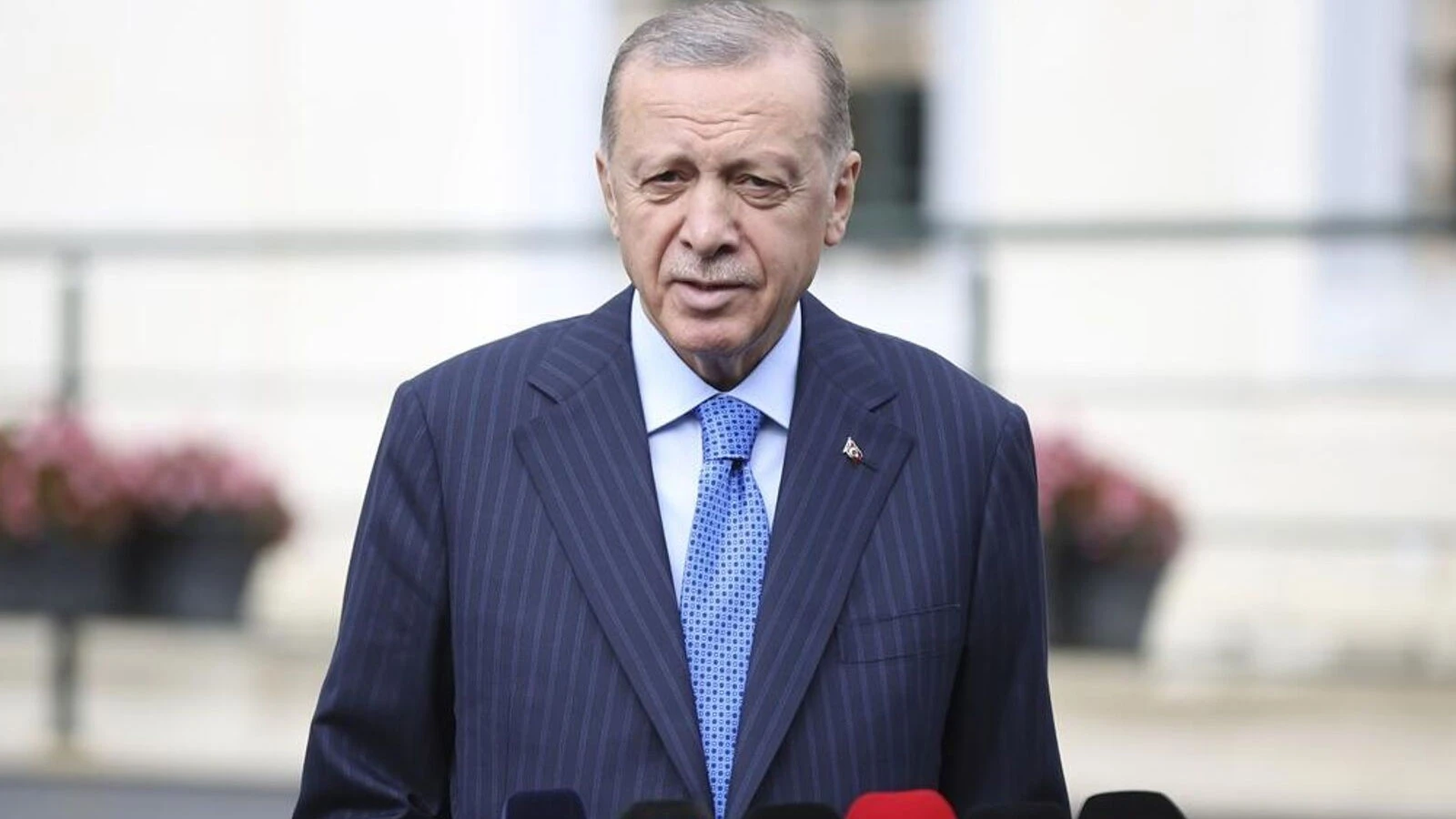 Cumhurbaşkanı Erdoğan, cuma namazını Kerem Aydınlar Camisi'nde kıldı
