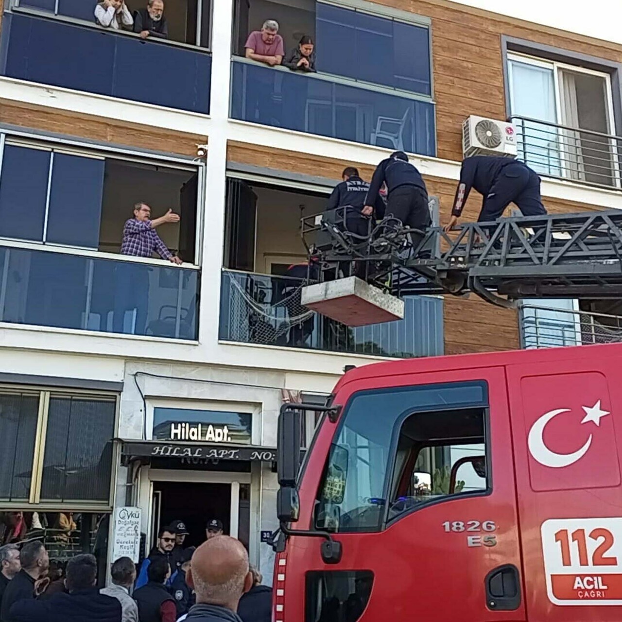Korkunç şüphe! Eşi ve 2 çocuğu ölen itfaiye eri gözaltında!