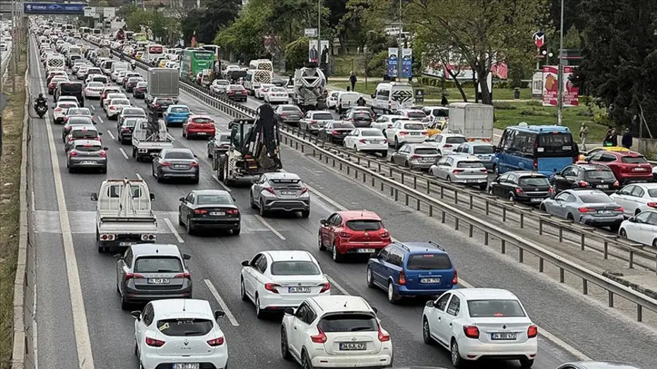 Dünyanın en yoğun trafiği İstanbul'da. Yılda 118 saat yolda geçiyor