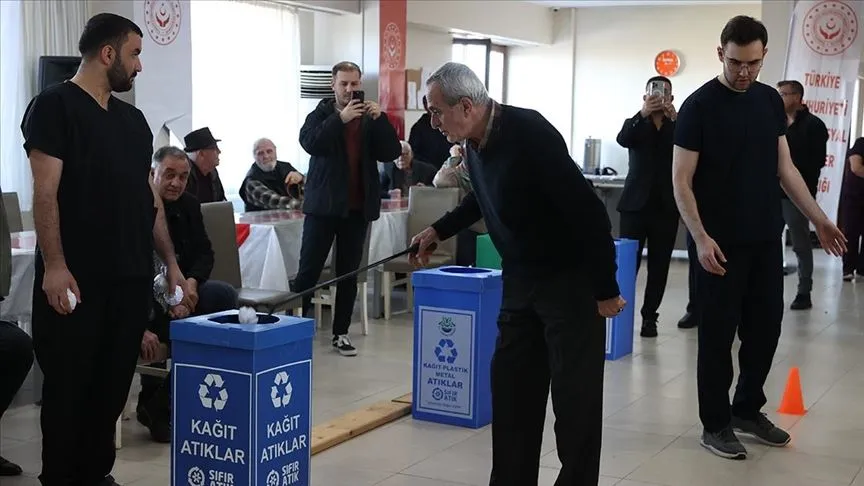 Edirne'de huzurevi sakinleri sıfır atık parkurunda yarıştı