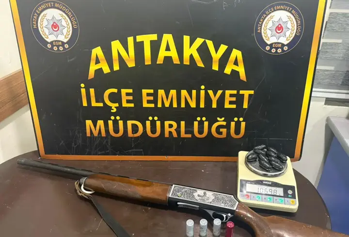 Şüphe üzerine durdurulan araçta uyuşturucu ve silah ele geçirildi