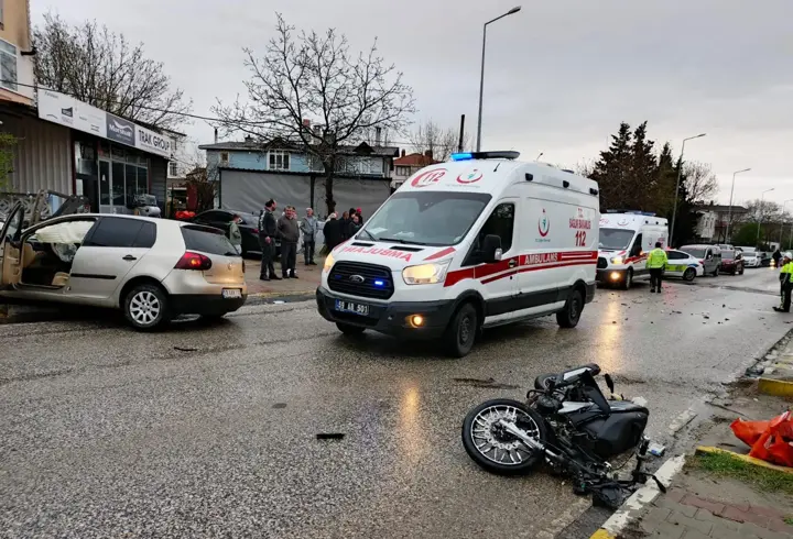  Tekirdağ’da otomobil ile motosiklet çarpıştı: 2 yaralı