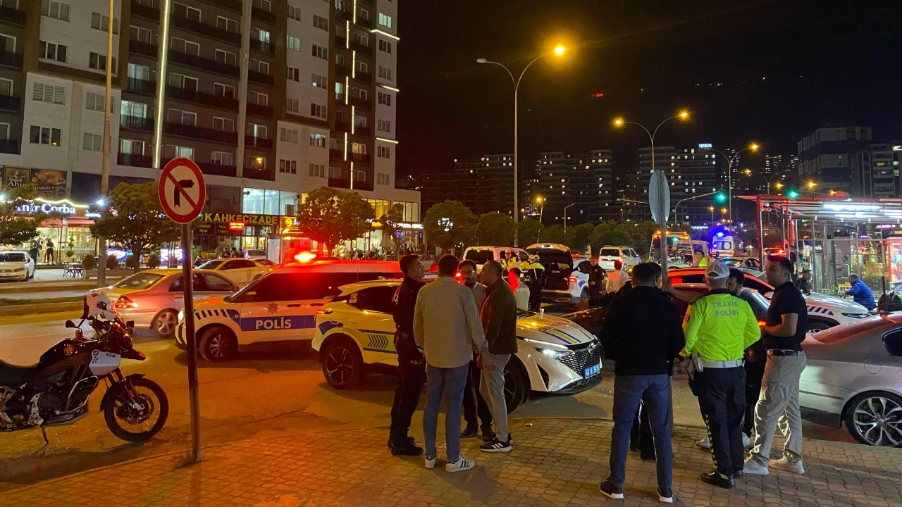 'Dur' ihtarına uymayan ehliyetsiz sürücü polise çarpıp kaçtı!