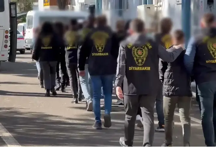 Diyarbakır'da 'Çekirge' operasyonu: 12 kişi tutuklandı
