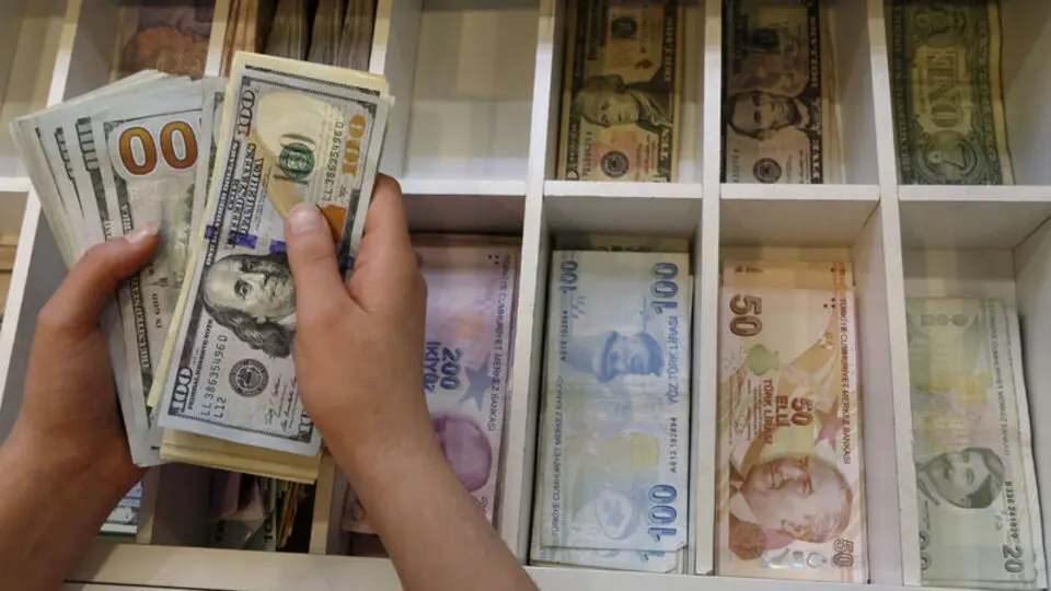 Döviz mevduatlarında Eylül'den bu yana en sert düşüş