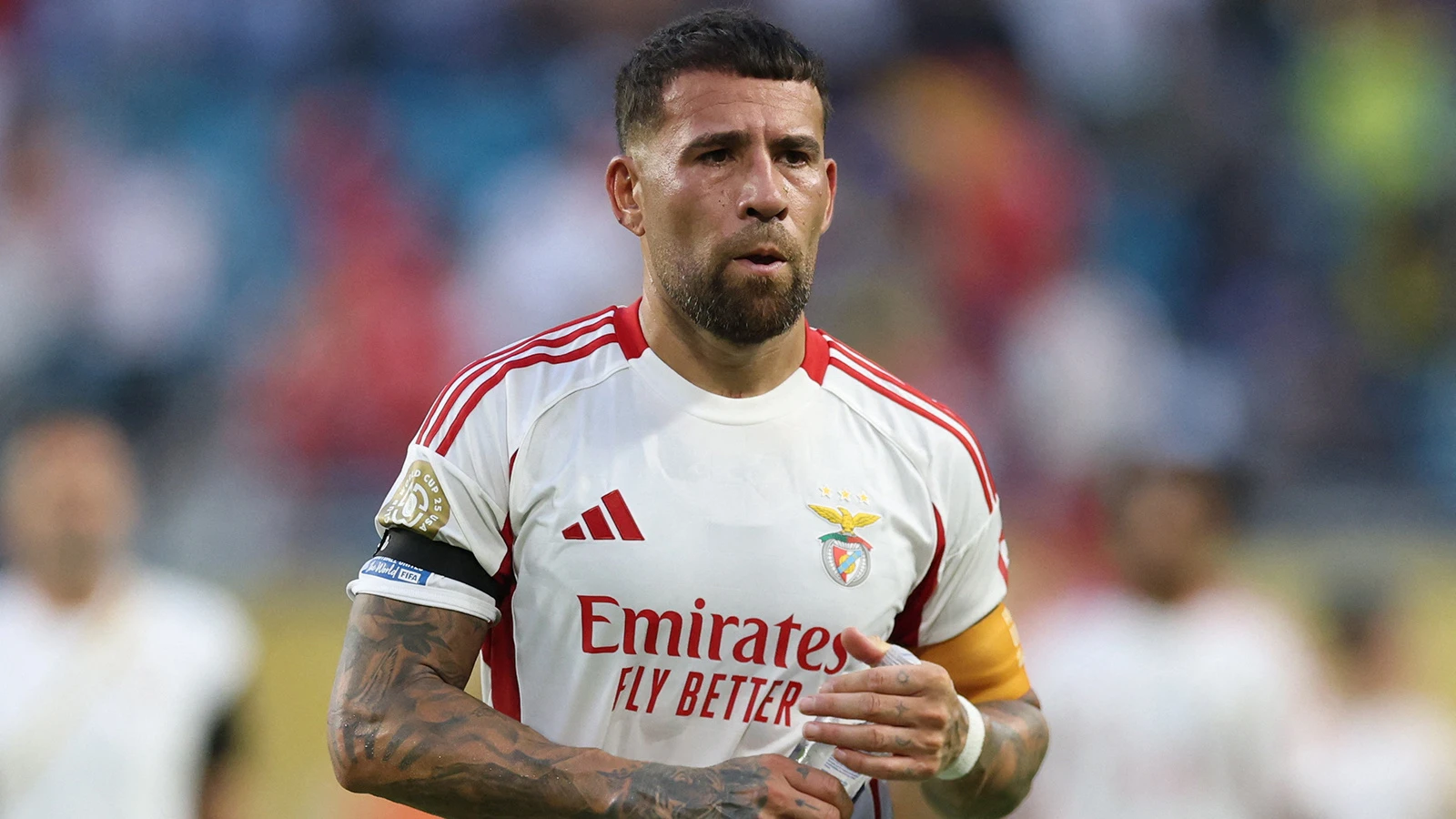 Benfica, 37 yaşındaki kaptanı Nicolas Otamendi'nin kontratını 1 yıl uzattı