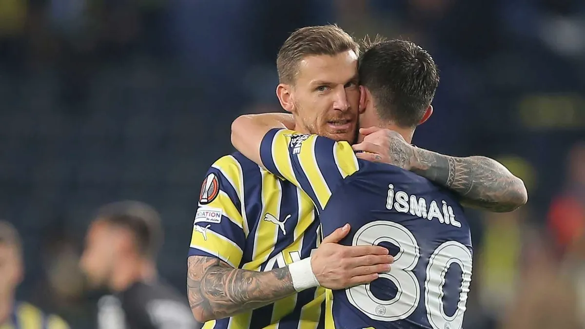 Fenerbahçe'de o isimden flaş karar! Futbolu bırakmayı düşünüyor