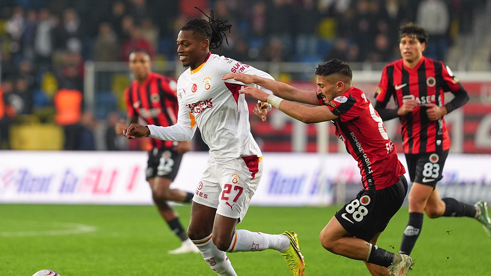 Galatasaray'dan Rafael Leao Açıklaması