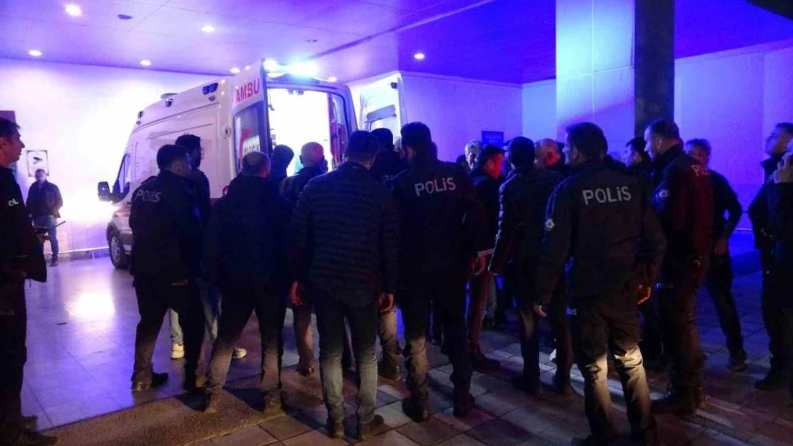 Halı sahada maç yaparken kalp krizi geçiren komiserden acı haber