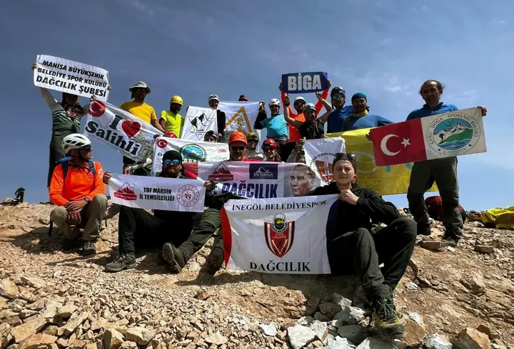 Cilo Reşko Dağı'na 20 saatte zirve tırmanışı