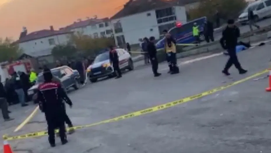 Traktörle otomobilin çarpışmasında yaya hayatını kaybetti