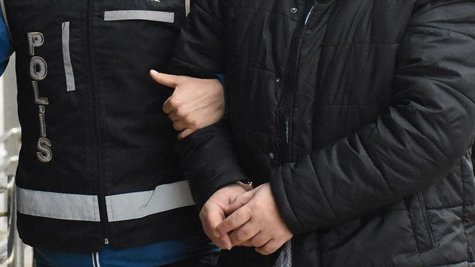 Kendisini polis olarak tanıtarak 5,5 milyon liralık ziynet eşyasını dolandırdı