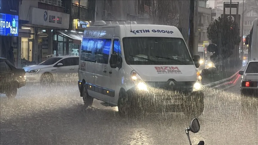 Kırklareli'nde sağanak ve dolu etkili oldu