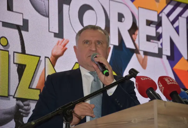 Bakan Bak: İzmir'den yeni şampiyonlar istiyoruz