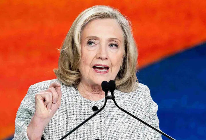 Hillary Clinton, Trump yönetimini Epstein belgelerini "örtbas etmekle" suçladı