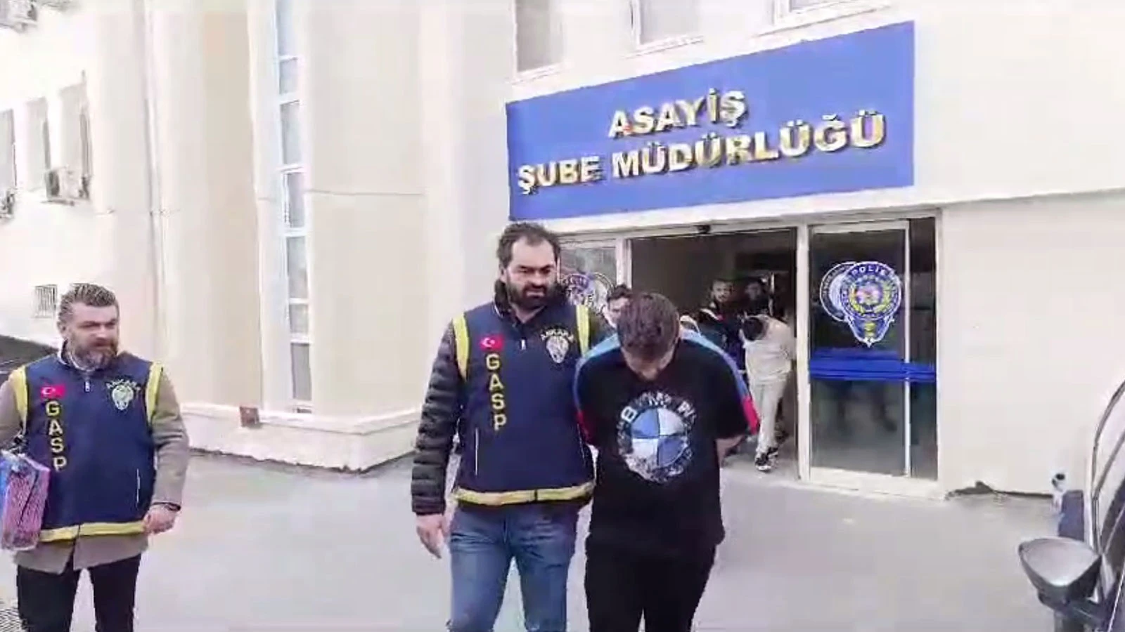 Başkentte fuhuş tuzağı ile dolandırıcılık operasyonu: 22 gözaltı