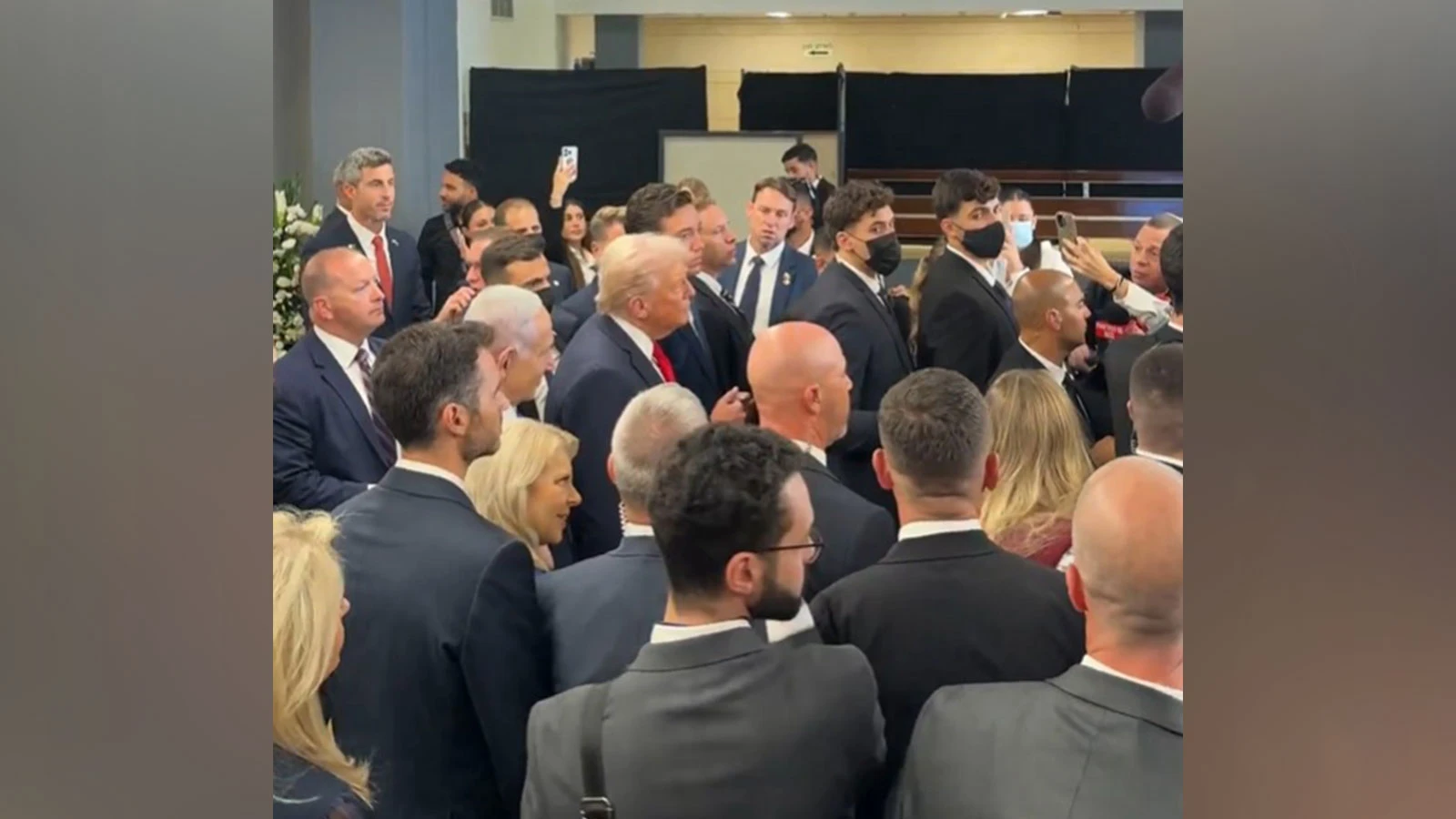 Trump, Netanyahu'nun yanında "Gazze'de savaş bitti" dedi